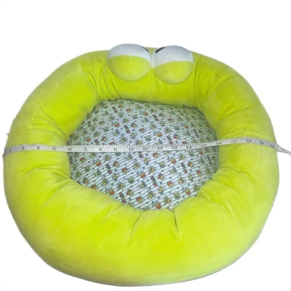 Hello Kitty Sanrio Keroppi pet bed. - Picture 13 of 14